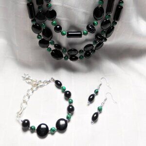 Handmade necklace, bracelet and earrings with polished stones